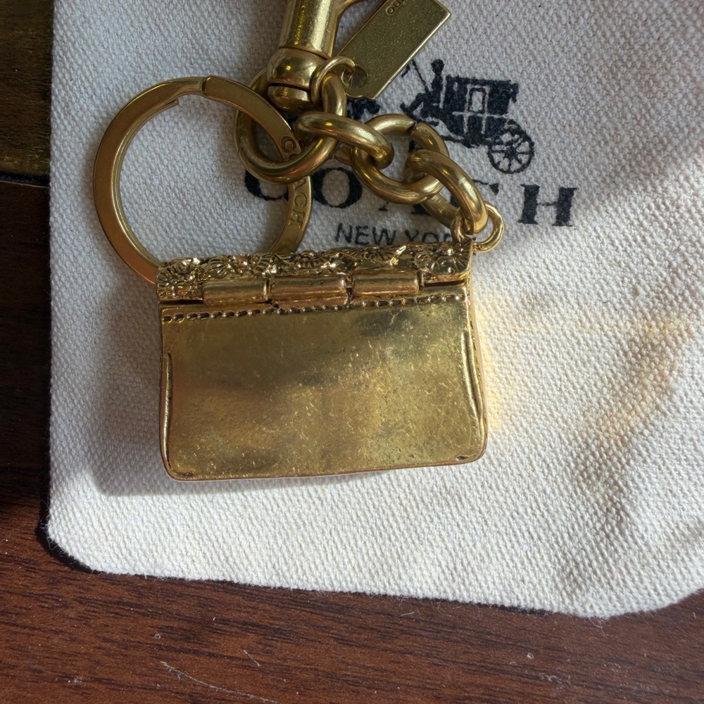 Coach Gold Floral Embossed Key & Card Holder Charm - Picture 5 of 6